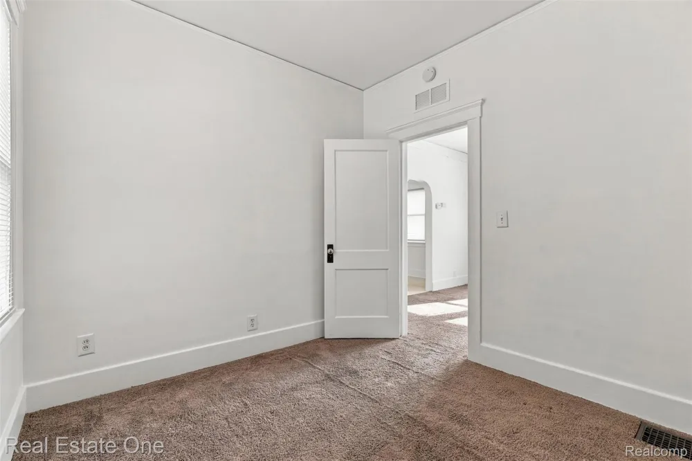 36 W Broadway Street Ecorse City, MI 48229