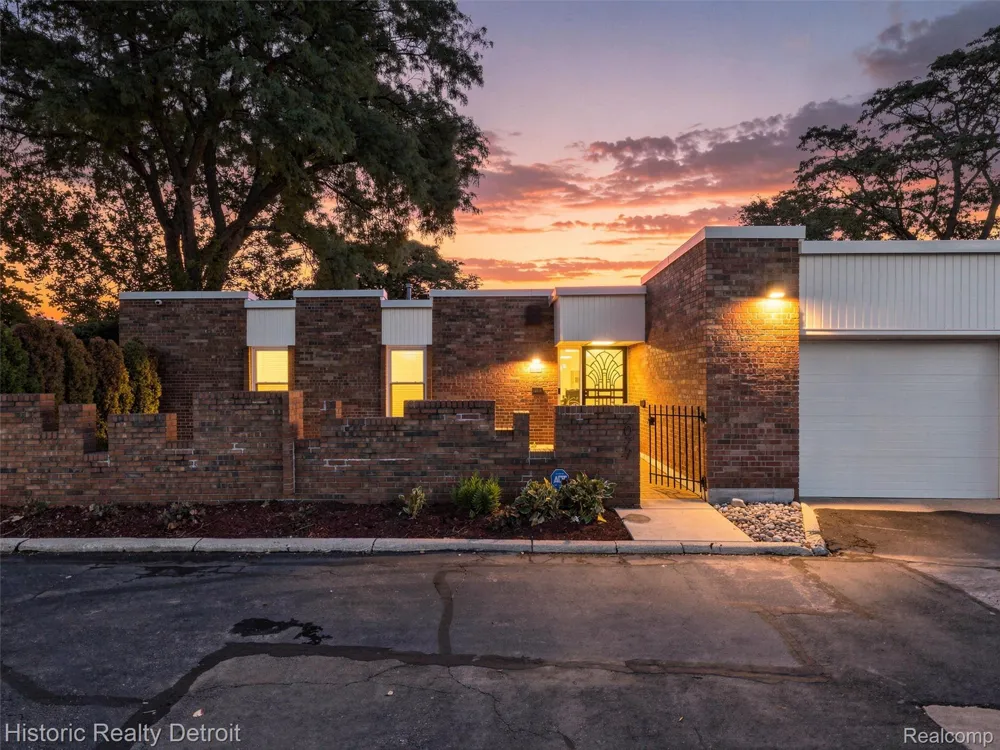 2077 Hyde Park Drive Detroit City, MI 48207