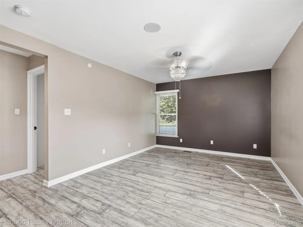 2077 Hyde Park Drive Detroit City, MI 48207