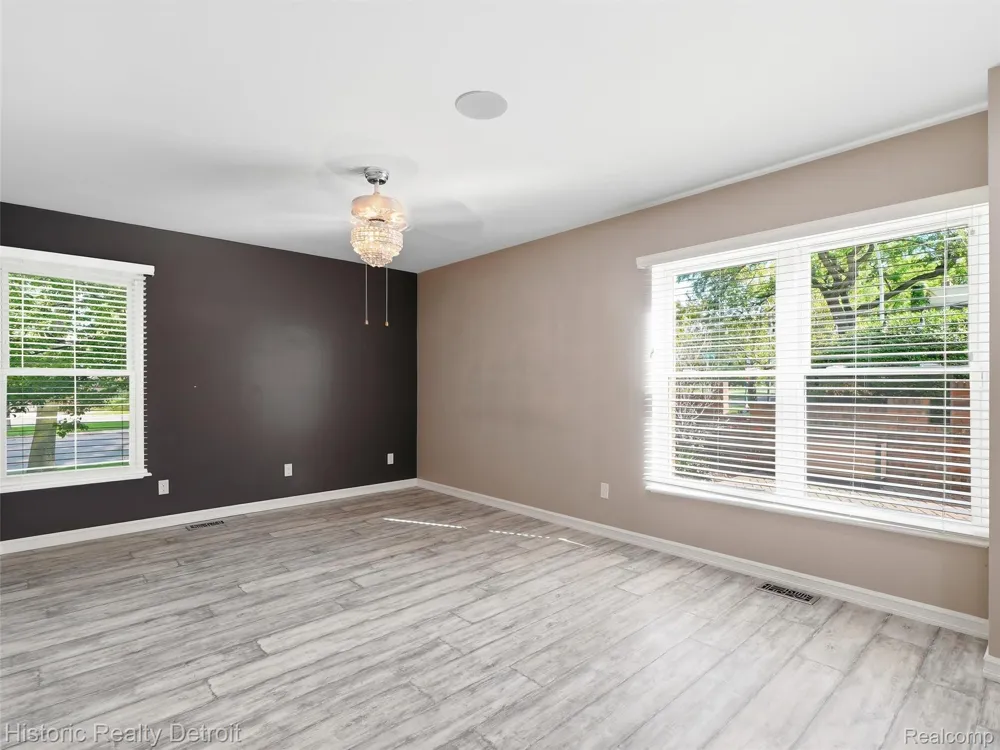 2077 Hyde Park Drive Detroit City, MI 48207