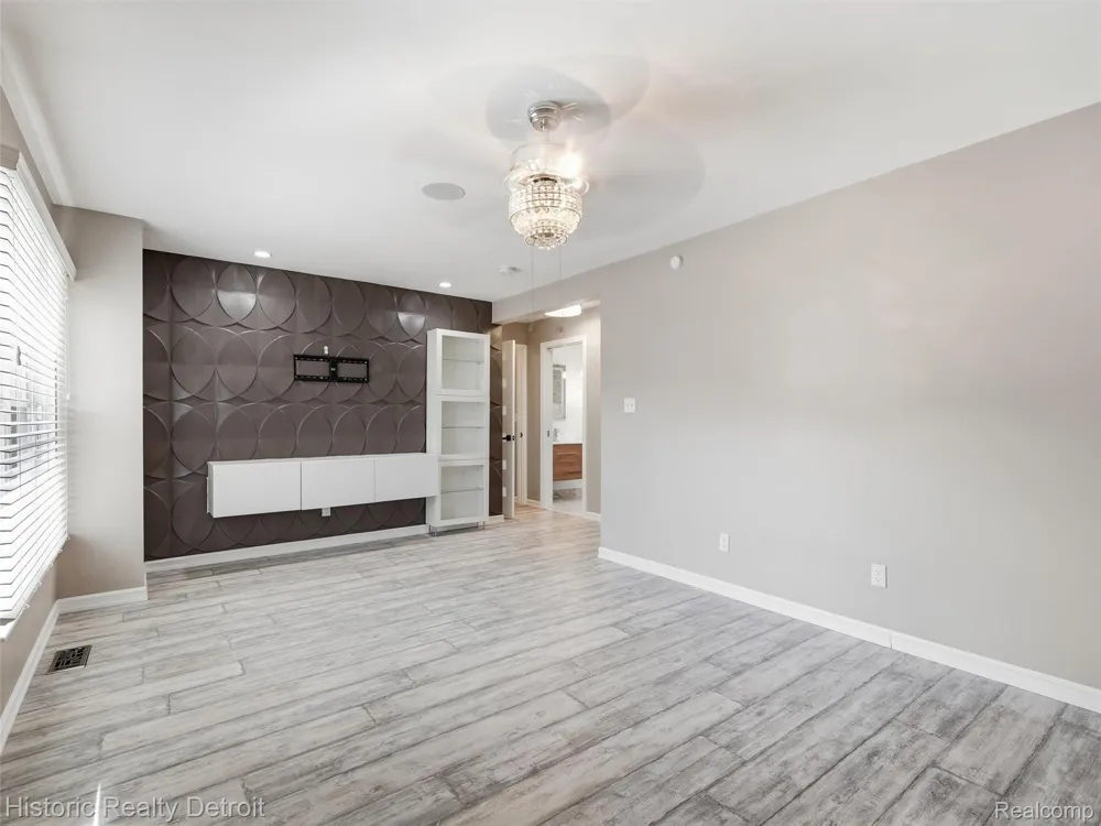2077 Hyde Park Drive Detroit City, MI 48207