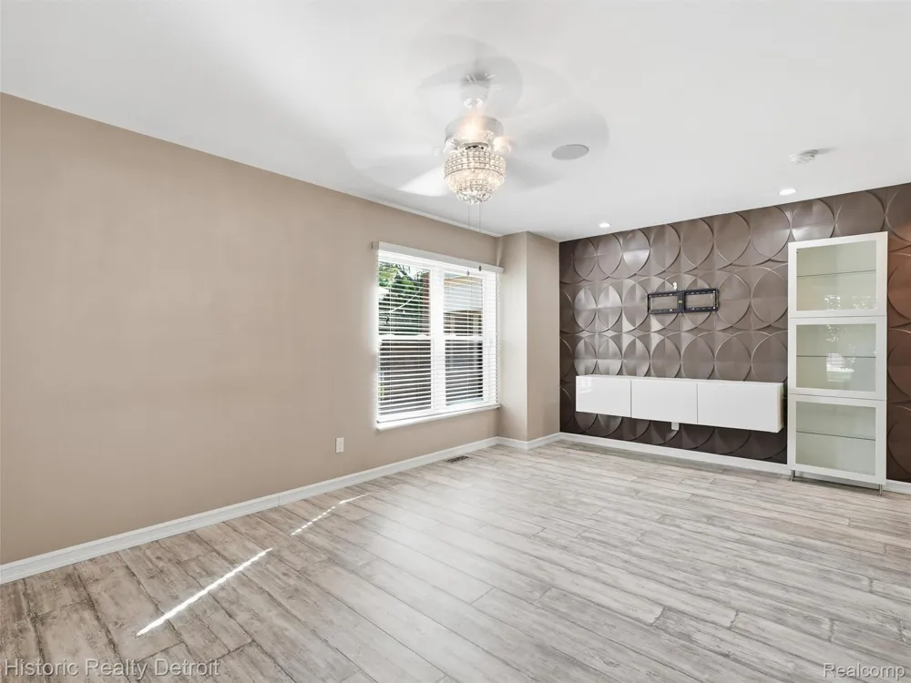 2077 Hyde Park Drive Detroit City, MI 48207