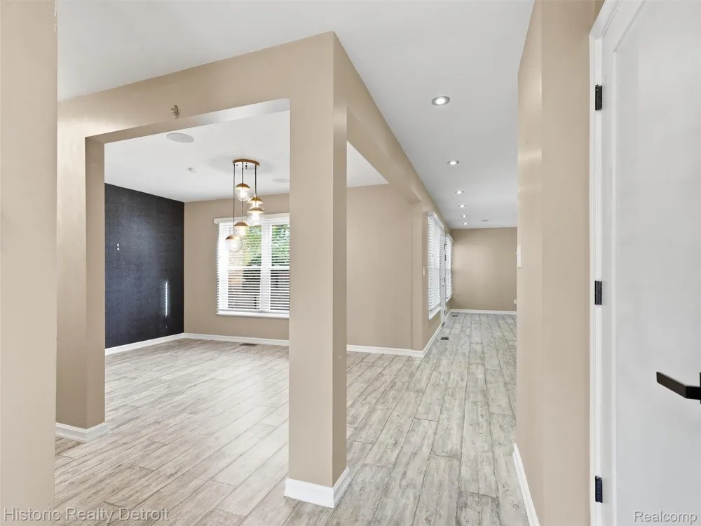2077 Hyde Park Drive Detroit City, MI 48207