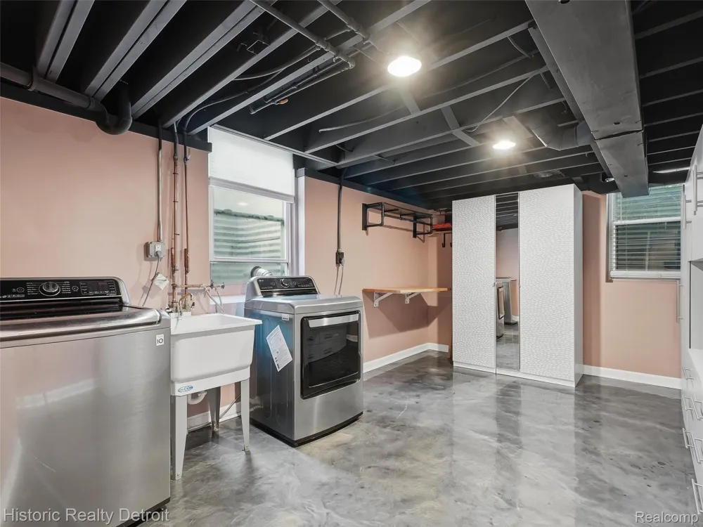 2077 Hyde Park Drive Detroit City, MI 48207