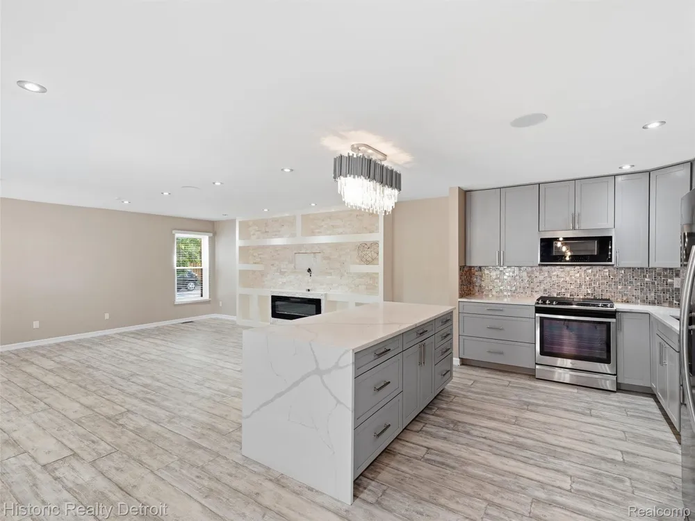 2077 Hyde Park Drive Detroit City, MI 48207