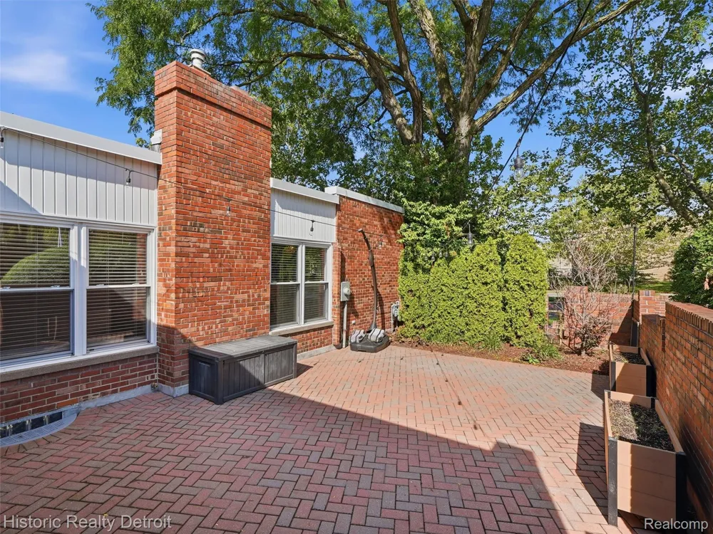 2077 Hyde Park Drive Detroit City, MI 48207