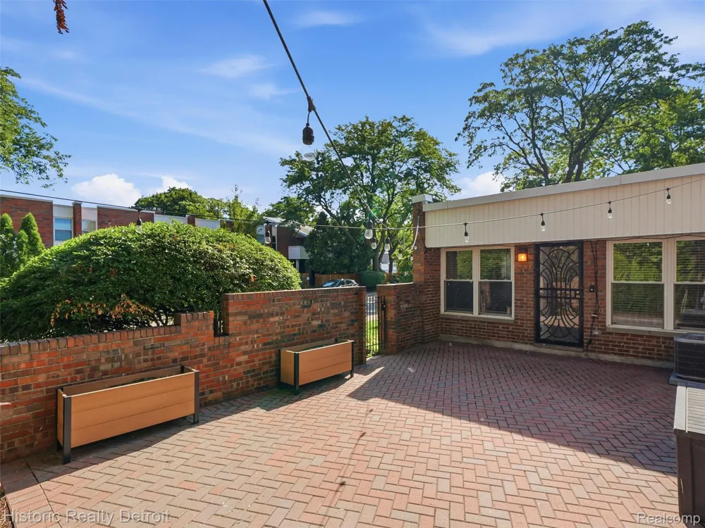 2077 Hyde Park Drive Detroit City, MI 48207