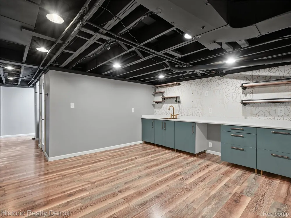 2077 Hyde Park Drive Detroit City, MI 48207