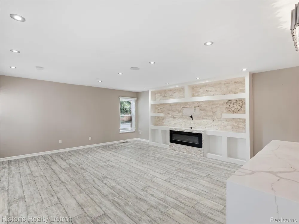 2077 Hyde Park Drive Detroit City, MI 48207