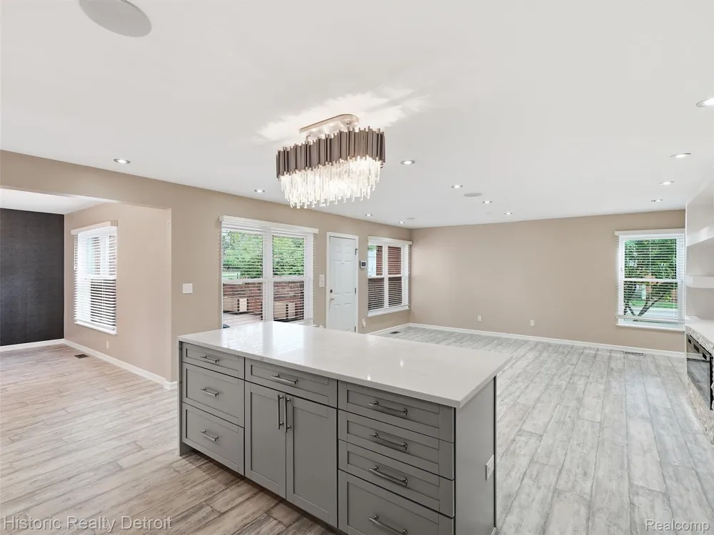 2077 Hyde Park Drive Detroit City, MI 48207