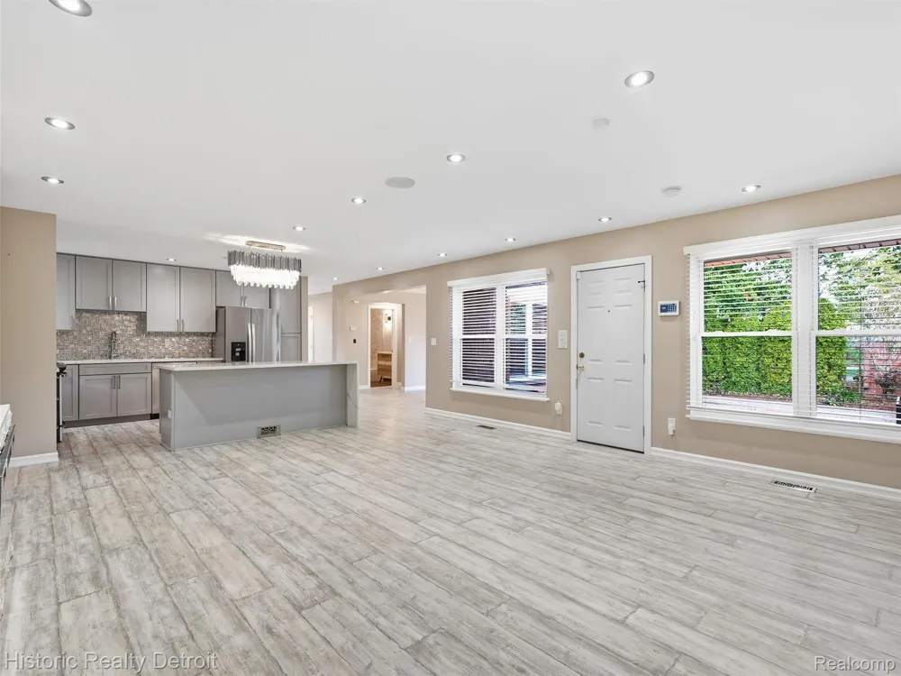 2077 Hyde Park Drive Detroit City, MI 48207