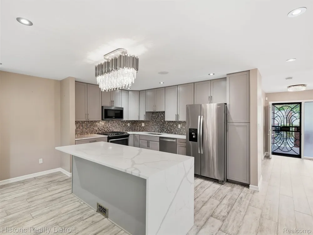 2077 Hyde Park Drive Detroit City, MI 48207