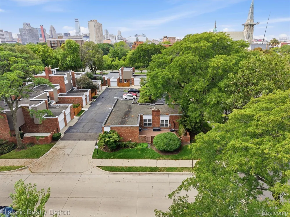 2077 Hyde Park Drive Detroit City, MI 48207