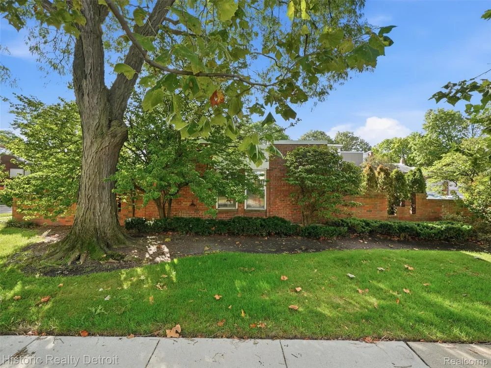 2077 Hyde Park Drive Detroit City, MI 48207