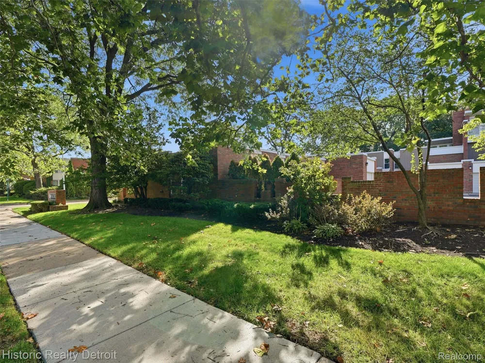 2077 Hyde Park Drive Detroit City, MI 48207