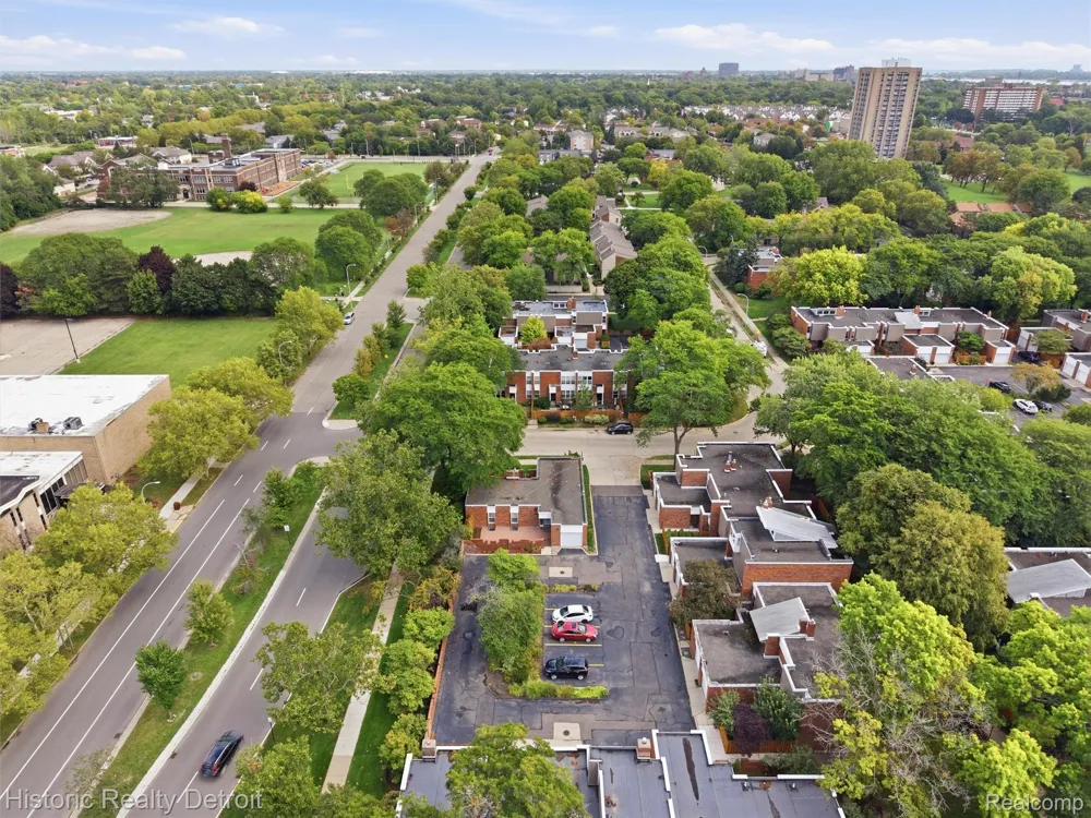 2077 Hyde Park Drive Detroit City, MI 48207