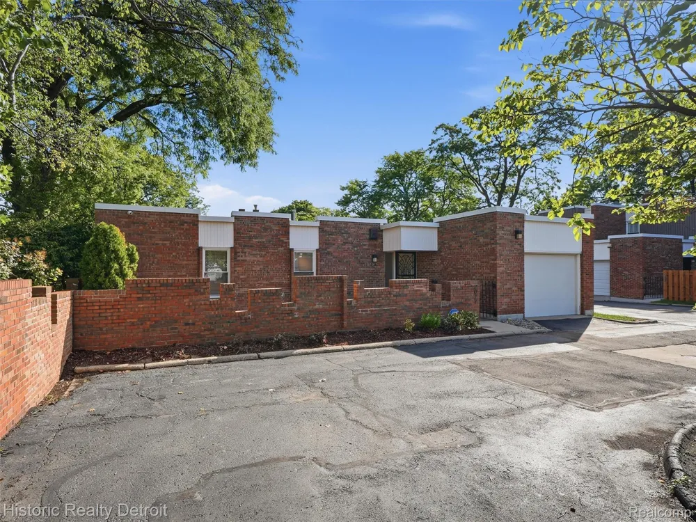 2077 Hyde Park Drive Detroit City, MI 48207