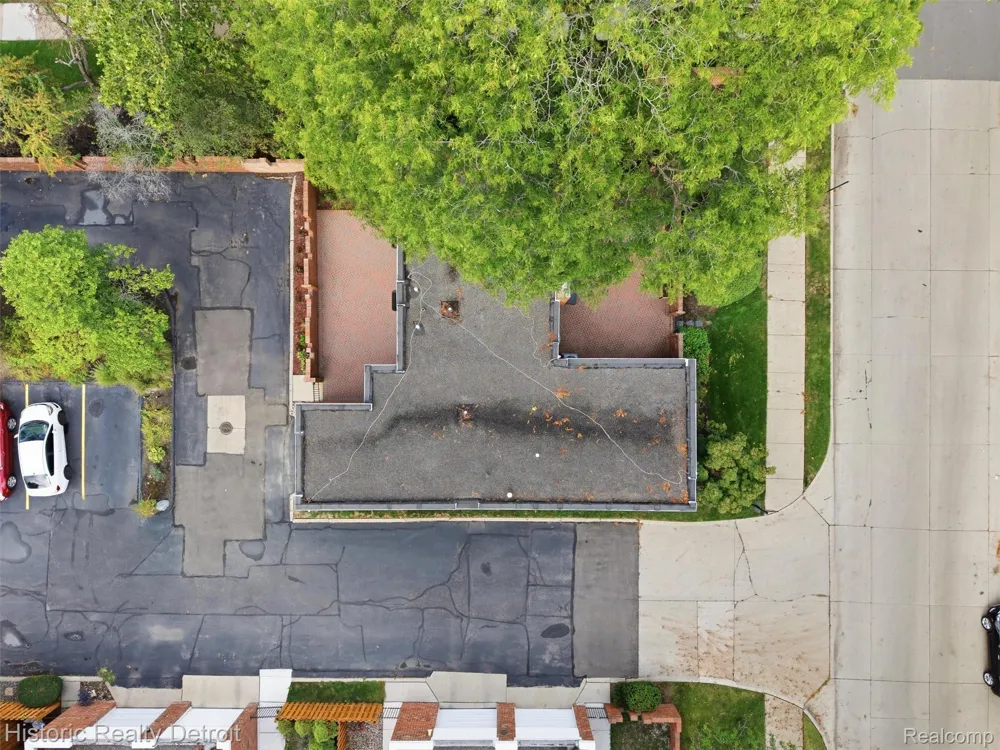 2077 Hyde Park Drive Detroit City, MI 48207