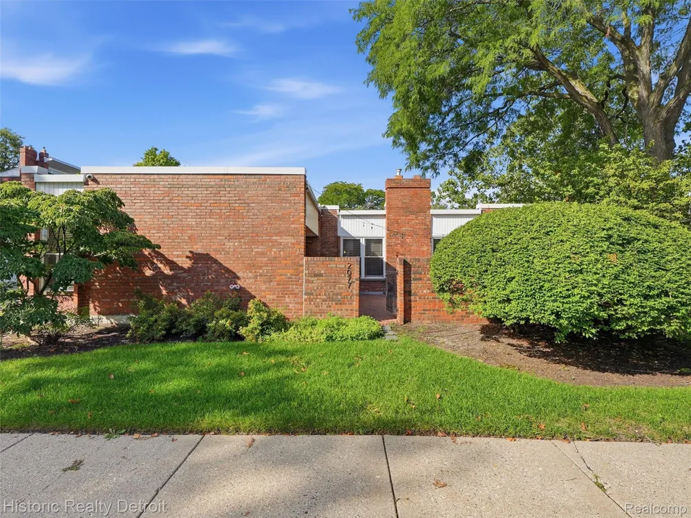 2077 Hyde Park Drive Detroit City, MI 48207