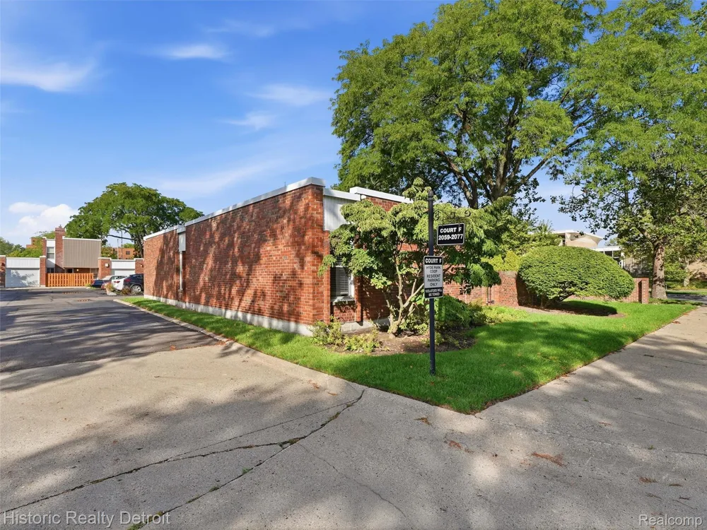 2077 Hyde Park Drive Detroit City, MI 48207