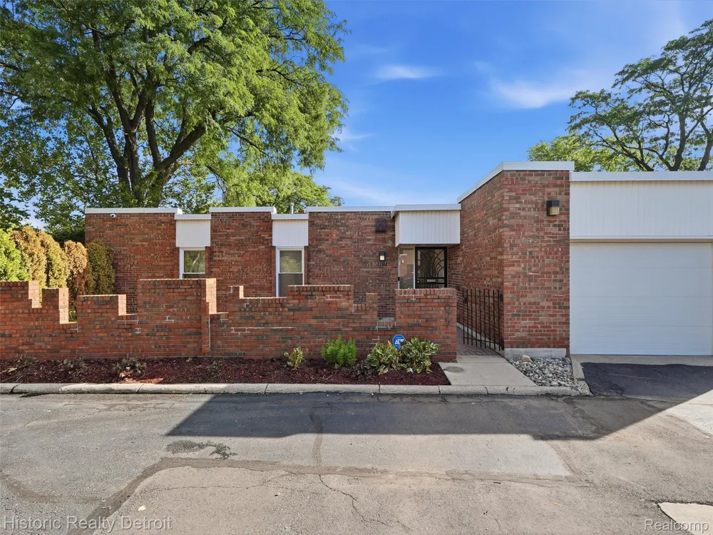2077 Hyde Park Drive Detroit City, MI 48207