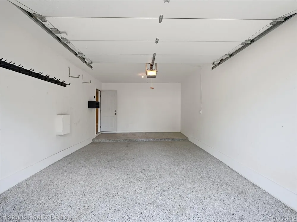 2077 Hyde Park Drive Detroit City, MI 48207