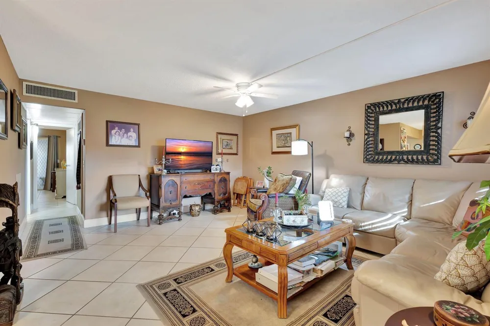 637 Monaco Court Delray Beach, FL 33446