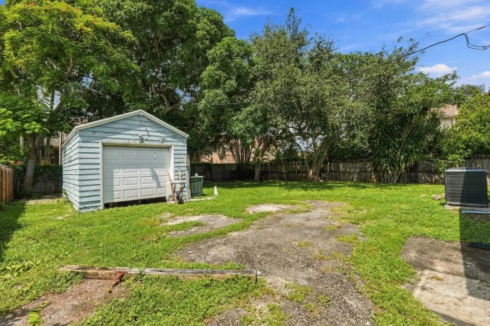 112 Swinton Avenue Delray Beach, FL 33444