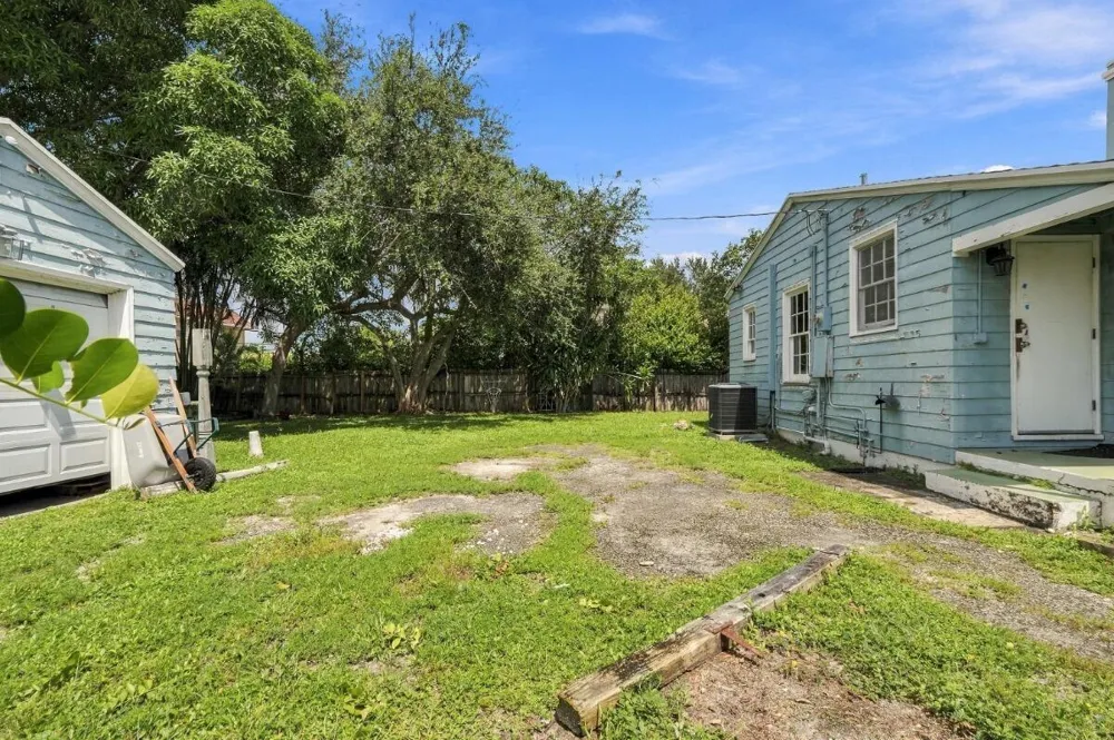 112 Swinton Avenue Delray Beach, FL 33444