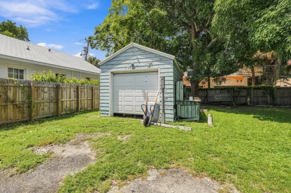 112 Swinton Avenue Delray Beach, FL 33444