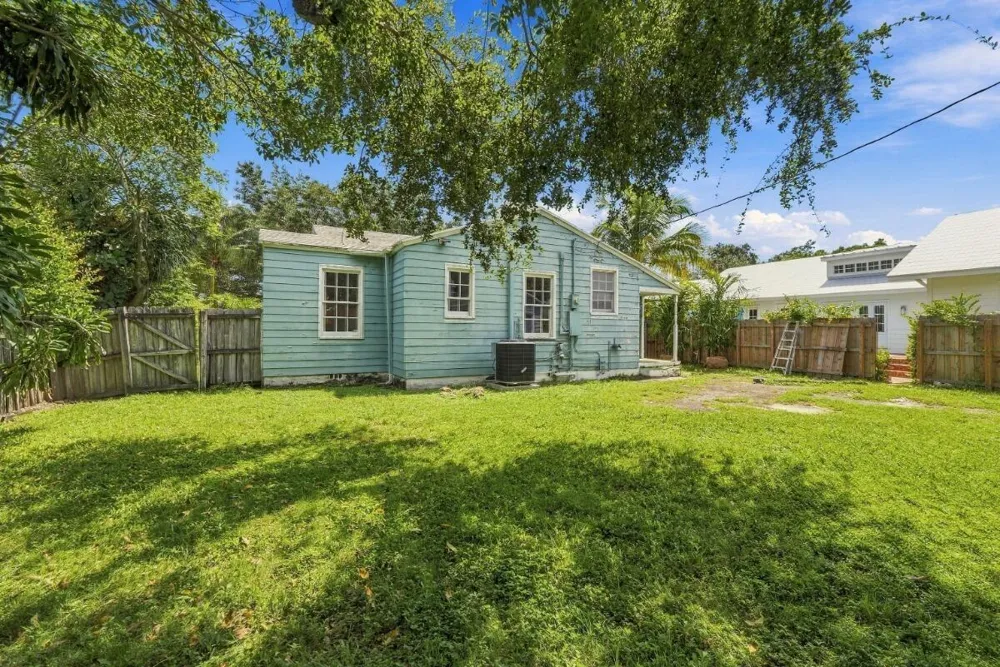 112 Swinton Avenue Delray Beach, FL 33444