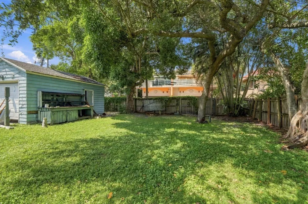 112 Swinton Avenue Delray Beach, FL 33444