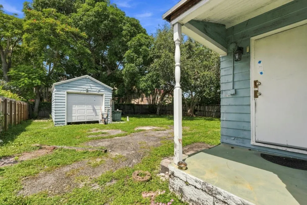 112 Swinton Avenue Delray Beach, FL 33444