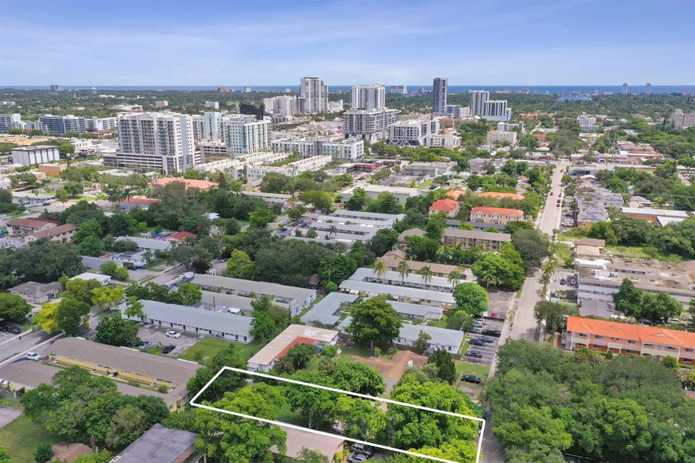 2315 MONROE STREET Hollywood, FL 33020