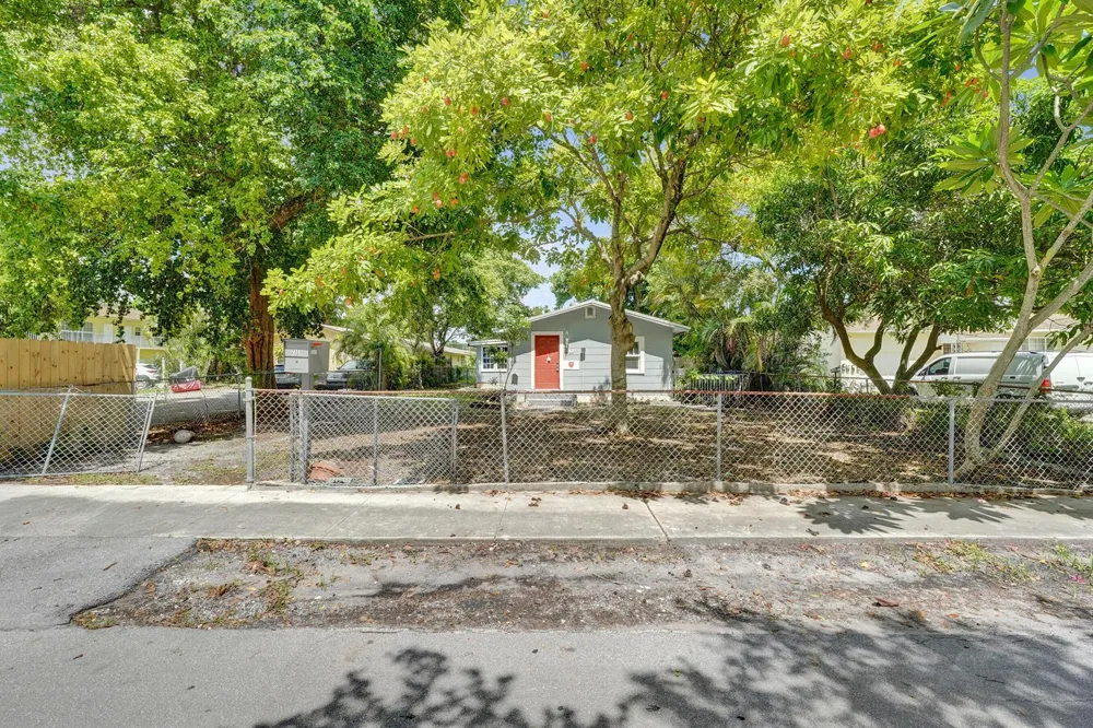 2315 MONROE STREET Hollywood, FL 33020