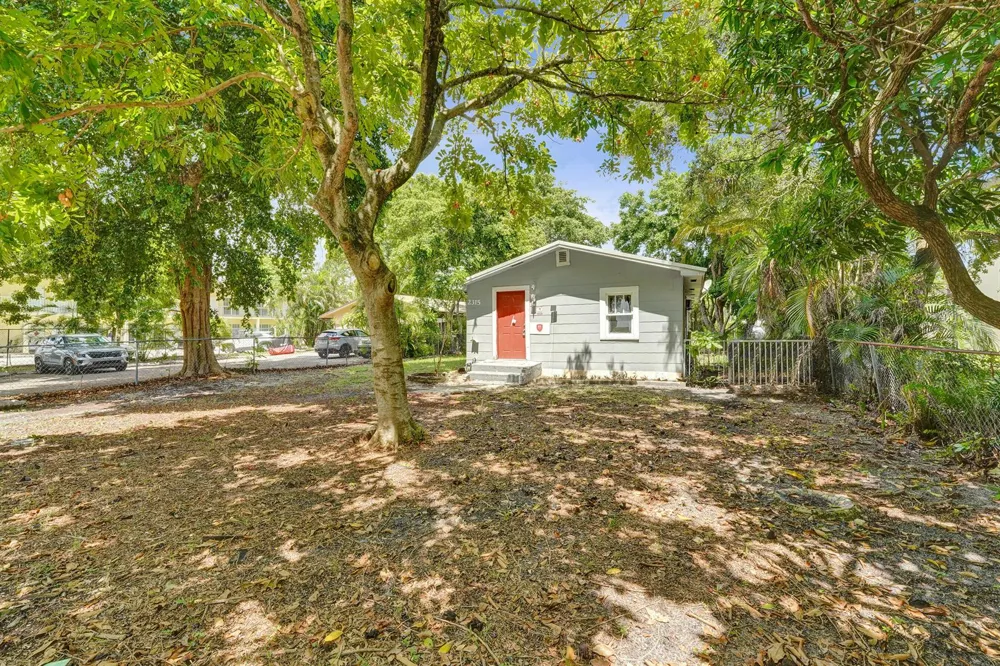 2315 MONROE STREET Hollywood, FL 33020