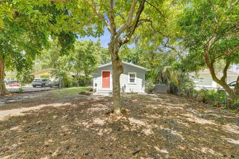 2315 MONROE STREET Hollywood, FL 33020