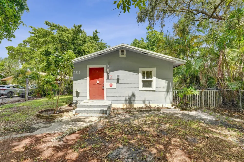 2315 MONROE STREET Hollywood, FL 33020