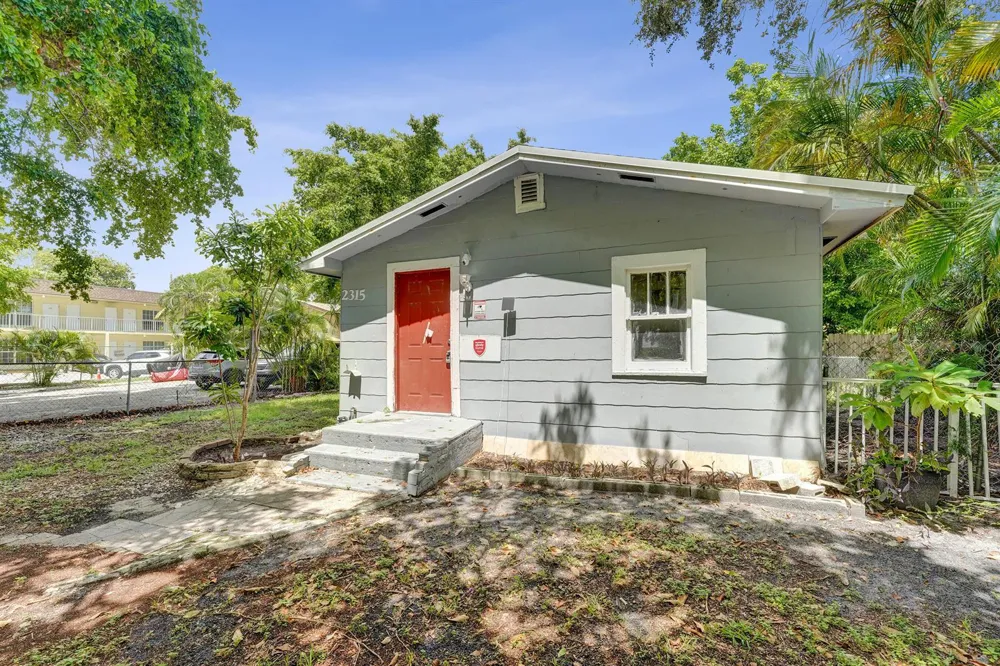 2315 MONROE STREET Hollywood, FL 33020