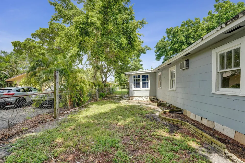 2315 MONROE STREET Hollywood, FL 33020