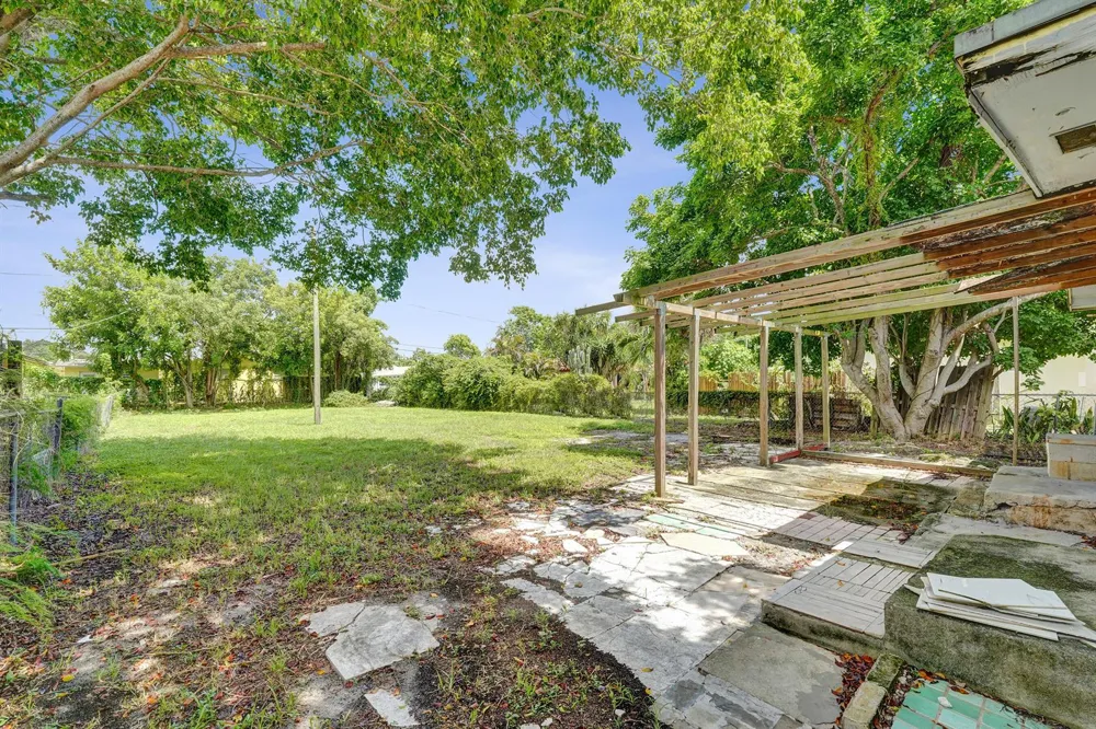 2315 MONROE STREET Hollywood, FL 33020