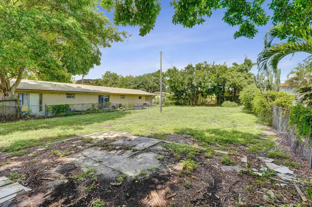 2315 MONROE STREET Hollywood, FL 33020