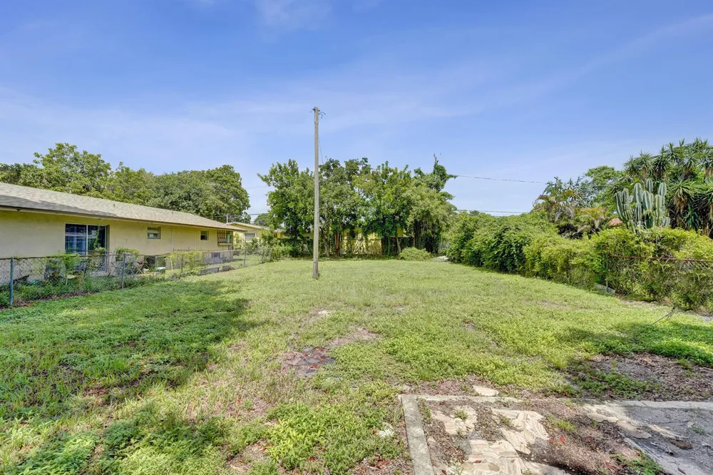 2315 MONROE STREET Hollywood, FL 33020