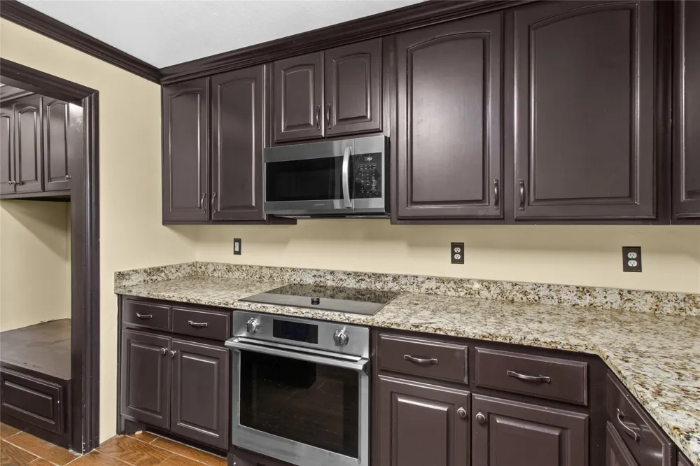 1312 Erin Court Burleson, TX 76028