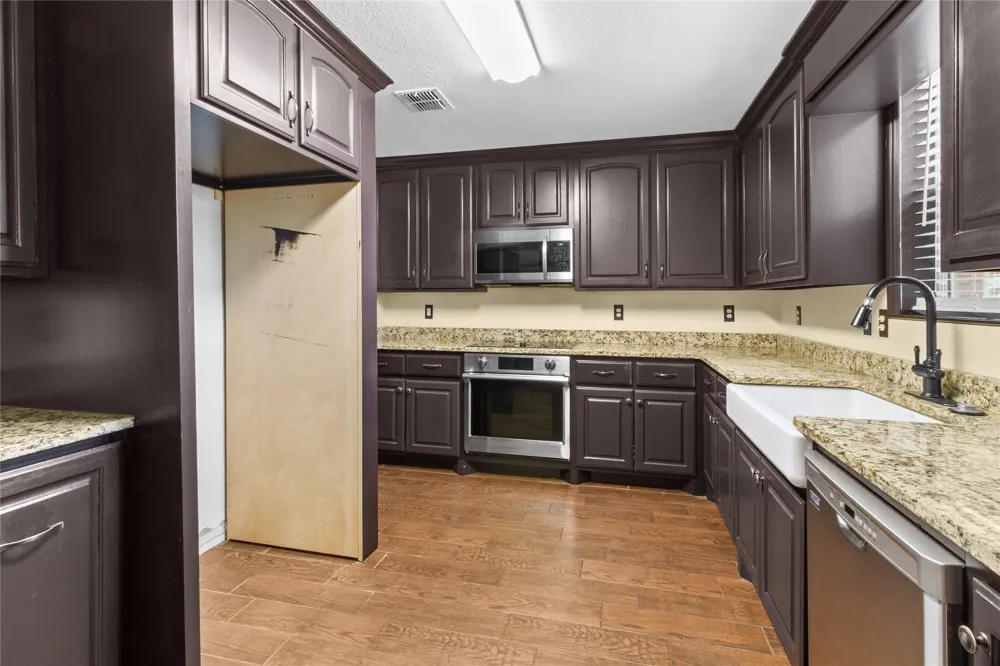 1312 Erin Court Burleson, TX 76028