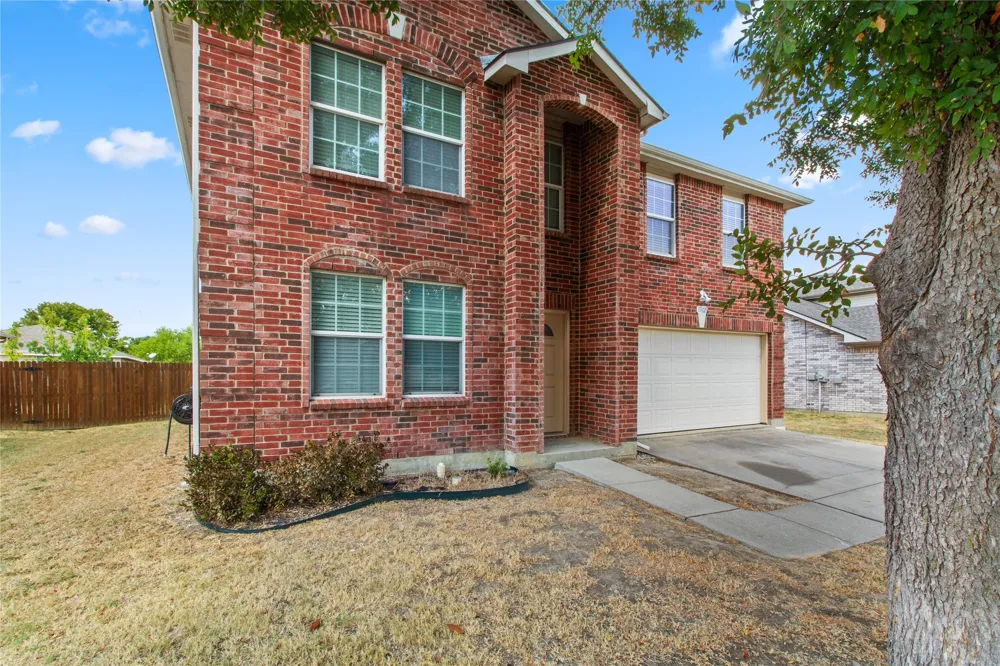 1312 Erin Court Burleson, TX 76028