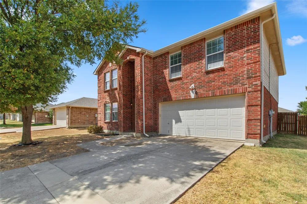 1312 Erin Court Burleson, TX 76028