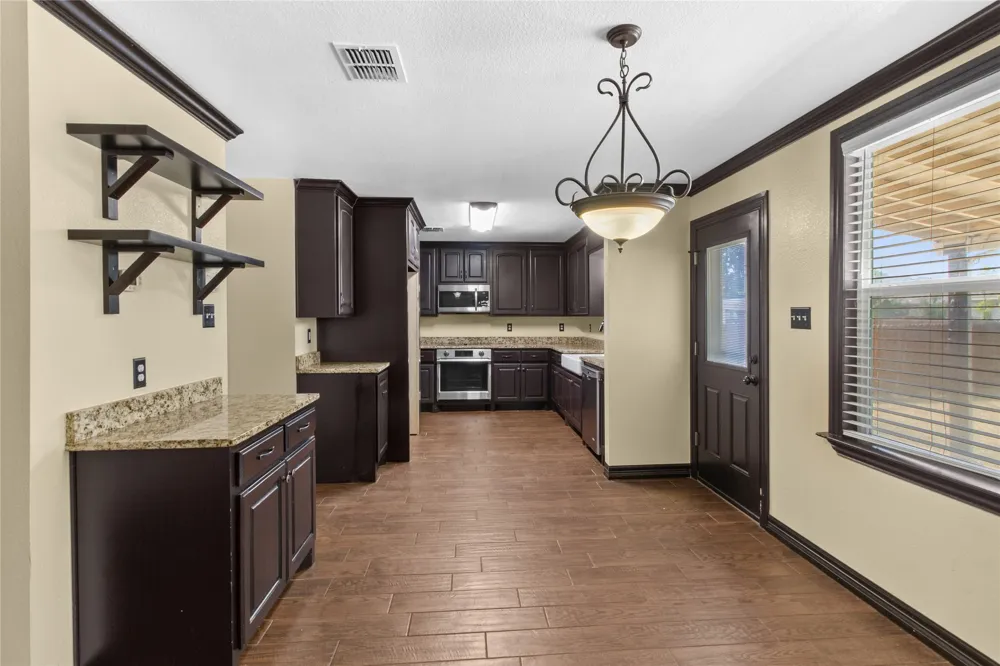 1312 Erin Court Burleson, TX 76028
