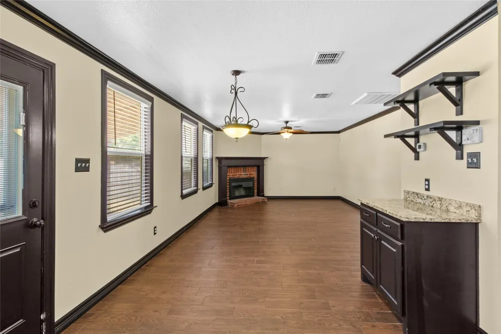 1312 Erin Court Burleson, TX 76028