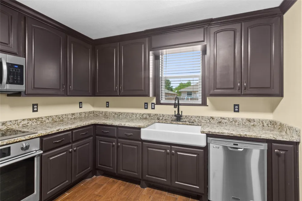 1312 Erin Court Burleson, TX 76028